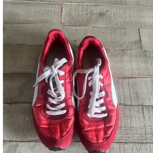 Puma Women's Red Veloce Sneaker Shoes Comfort size 4 fits like woman's 5 - Picture 1 of 5